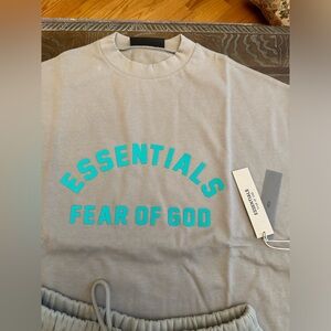 ESSENTIALS HEAVY JERSEY CREWNECK T-SHIRT - SEAL AND SWEAT SHORTS SIZE: SM